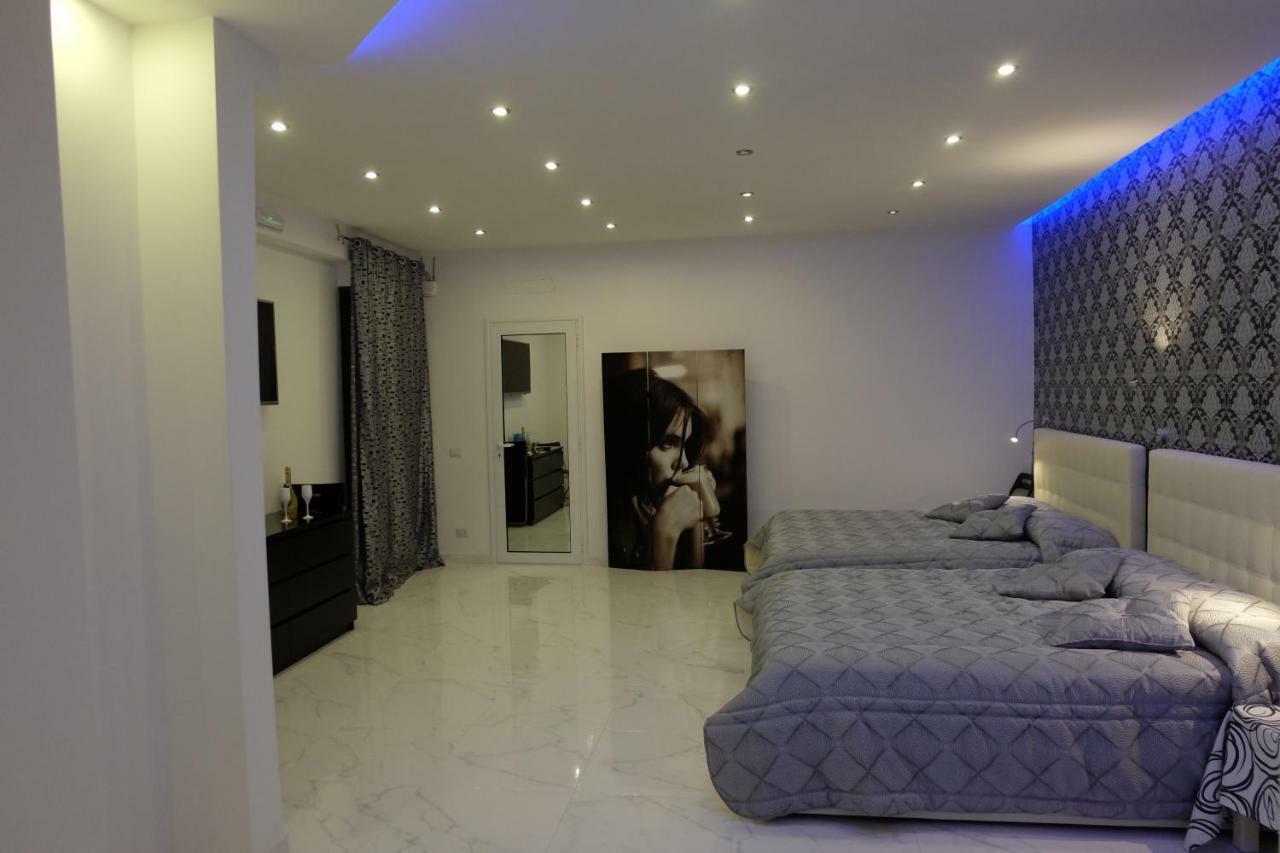 White Room Idromassaggio Su Richiesta Napoli Esterno foto